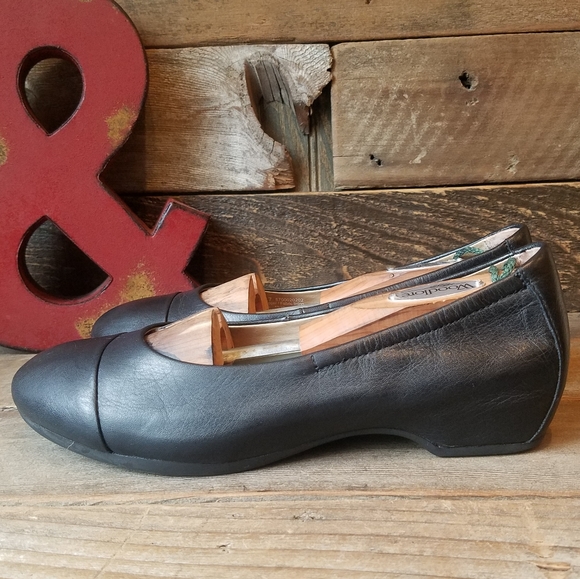 dansko flat shoes
